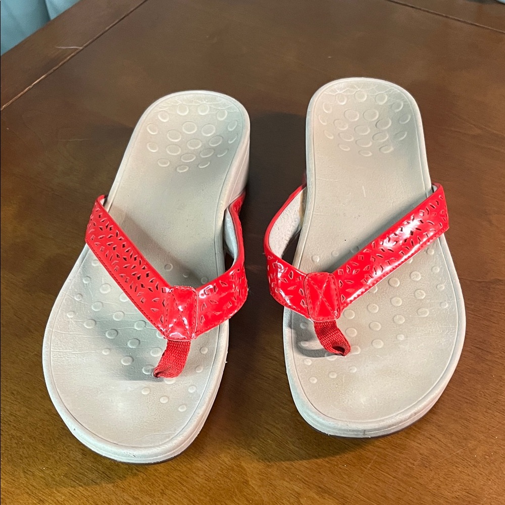 Vionic Zuma Flip Flops Red Textured Sole Sandals